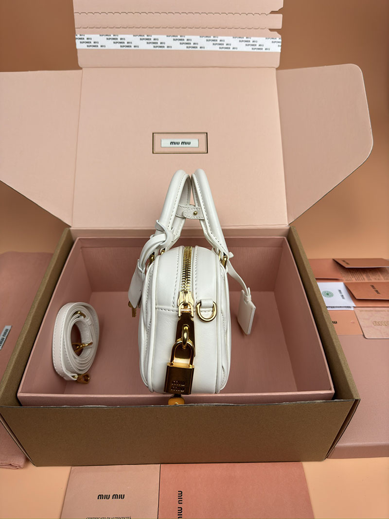 MiuMiu アルカディ マテラッセレザー バッグ ホワイト 5BB123_N88_F0009_V_YON ゴールド金具 ミュウミュウ 持ってる 女 - 画像 (9)