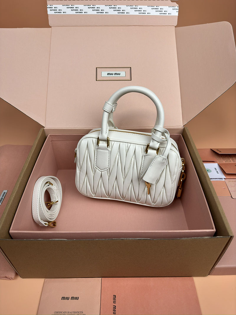 MiuMiu アルカディ マテラッセレザー バッグ ホワイト 5BB123_N88_F0009_V_YON ゴールド金具 ミュウミュウ 持ってる 女 - 画像 (8)