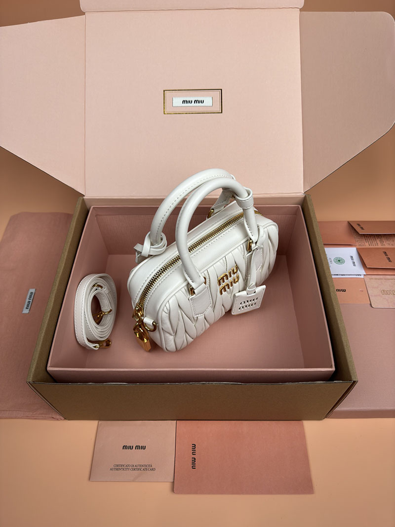 MiuMiu アルカディ マテラッセレザー バッグ ホワイト 5BB123_N88_F0009_V_YON ゴールド金具 ミュウミュウ 持ってる 女 - 画像 (7)