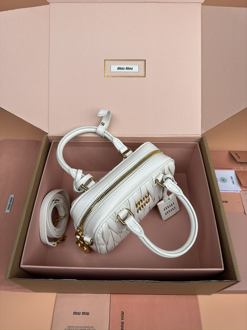 MiuMiu アルカディ マテラッセレザー バッグ ホワイト 5BB123_N88_F0009_V_YON ゴールド金具 ミュウミュウ 持ってる 女 - 画像 (5)