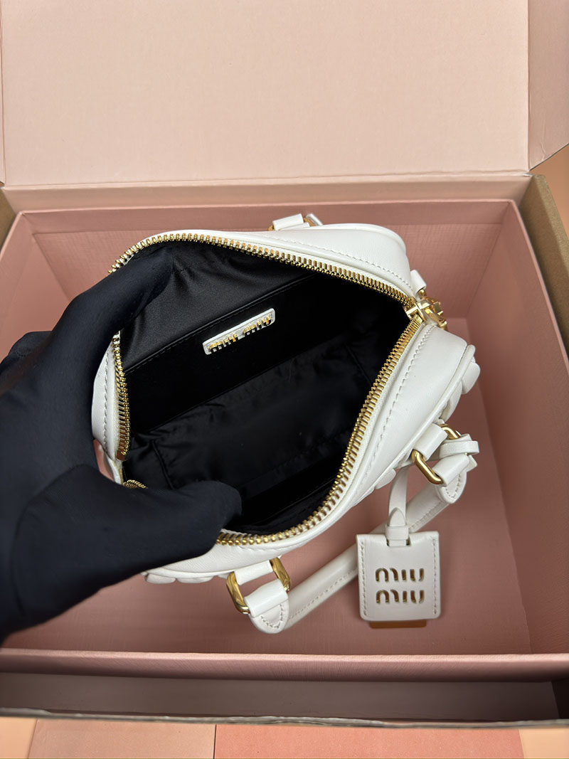 MiuMiu アルカディ マテラッセレザー バッグ ホワイト 5BB123_N88_F0009_V_YON ゴールド金具 ミュウミュウ 持ってる 女 - 画像 (3)