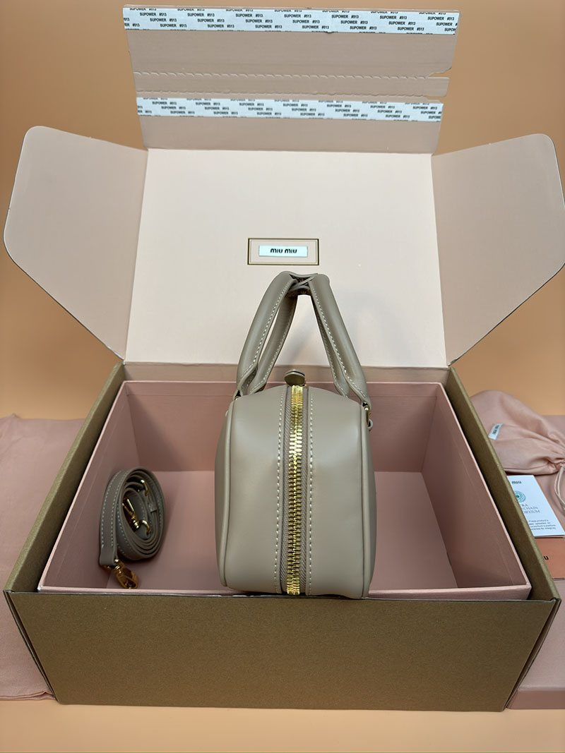 MiuMiu アルカディ レザー バッグ グレー 5BB148_2CR3_F0572_V_OON ゴールド金具 ミュウミュウ アルカディ 偽物 - 画像 (9)
