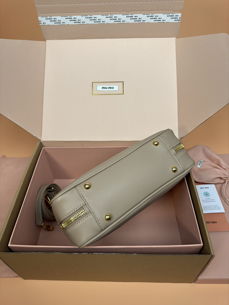MiuMiu アルカディ レザー バッグ グレー 5BB148_2CR3_F0572_V_OON ゴールド金具 ミュウミュウ アルカディ 偽物 - 画像 (7)