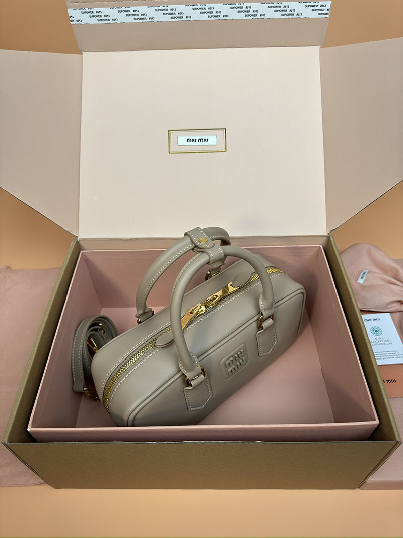 MiuMiu アルカディ レザー バッグ グレー 5BB148_2CR3_F0572_V_OON ゴールド金具 ミュウミュウ アルカディ 偽物 - 画像 (6)