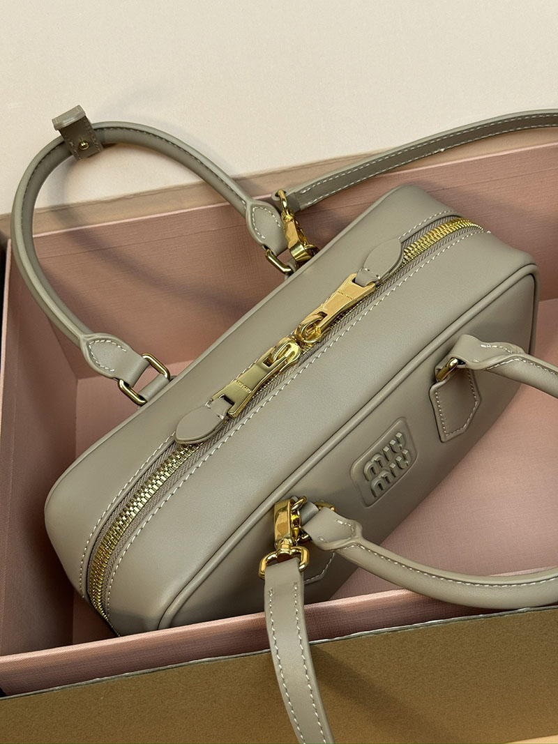 MiuMiu アルカディ レザー バッグ グレー 5BB148_2CR3_F0572_V_OON ゴールド金具 ミュウミュウ アルカディ 偽物 - 画像 (5)