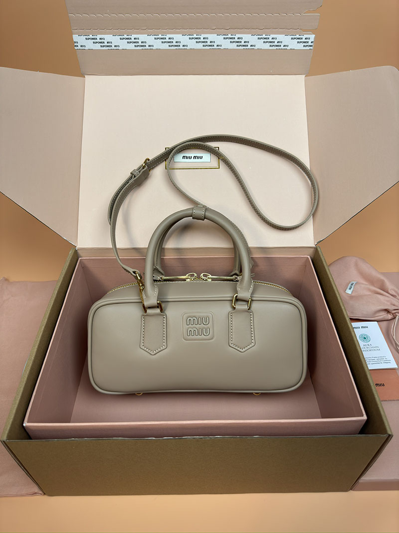 MiuMiu アルカディ レザー バッグ グレー 5BB148_2CR3_F0572_V_OON ゴールド金具 ミュウミュウ アルカディ 偽物 - 画像 (2)