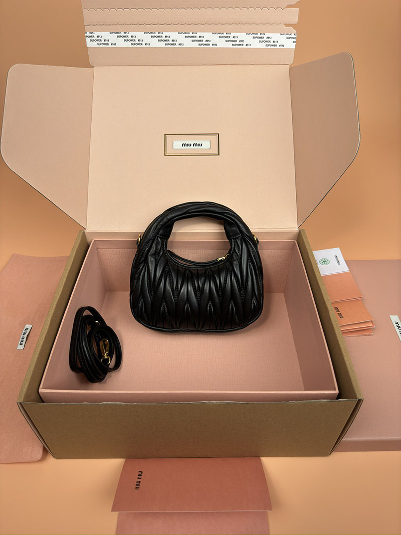 MiuMiu ワンダー マテラッセレザー ホーボーミニバッグ ブラック 5BP078_N88_F0002_V_OOO ゴールド金具 流行りのバック レディース - 画像 (8)