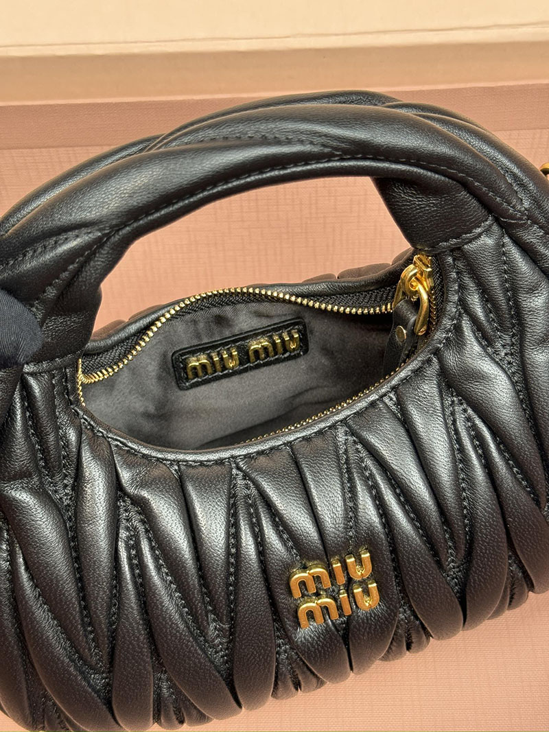 MiuMiu ワンダー マテラッセレザー ホーボーミニバッグ ブラック 5BP078_N88_F0002_V_OOO ゴールド金具 流行りのバック レディース - 画像 (3)