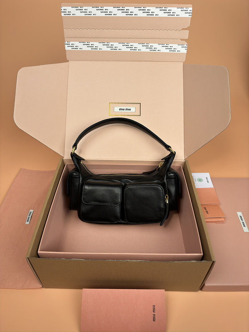 MiuMiu ナッパレザー ポケットバッグ ブラック 5BC146_2F8N_F0002_V_OOO ゴールド金具 ブランドバッグ 人気ランキング - 画像 (8)