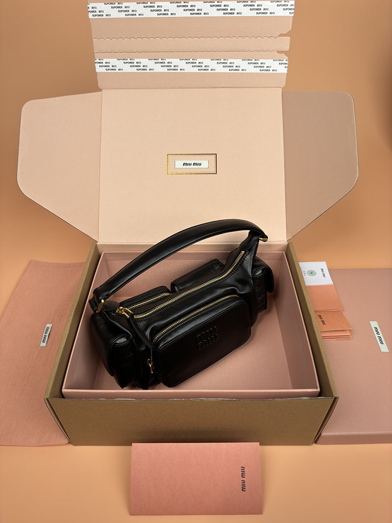 MiuMiu ナッパレザー ポケットバッグ ブラック 5BC146_2F8N_F0002_V_OOO ゴールド金具 ブランドバッグ 人気ランキング - 画像 (7)