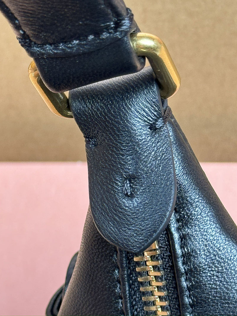 MiuMiu ナッパレザー ポケットバッグ ブラック 5BC146_2F8N_F0002_V_OOO ゴールド金具 ブランドバッグ 人気ランキング - 画像 (5)