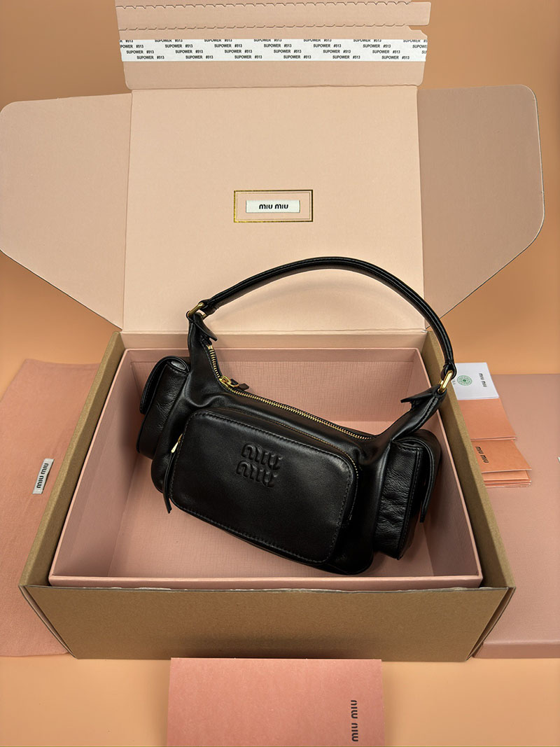 MiuMiu ナッパレザー ポケットバッグ ブラック 5BC146_2F8N_F0002_V_OOO ゴールド金具 ブランドバッグ 人気ランキング - 画像 (4)
