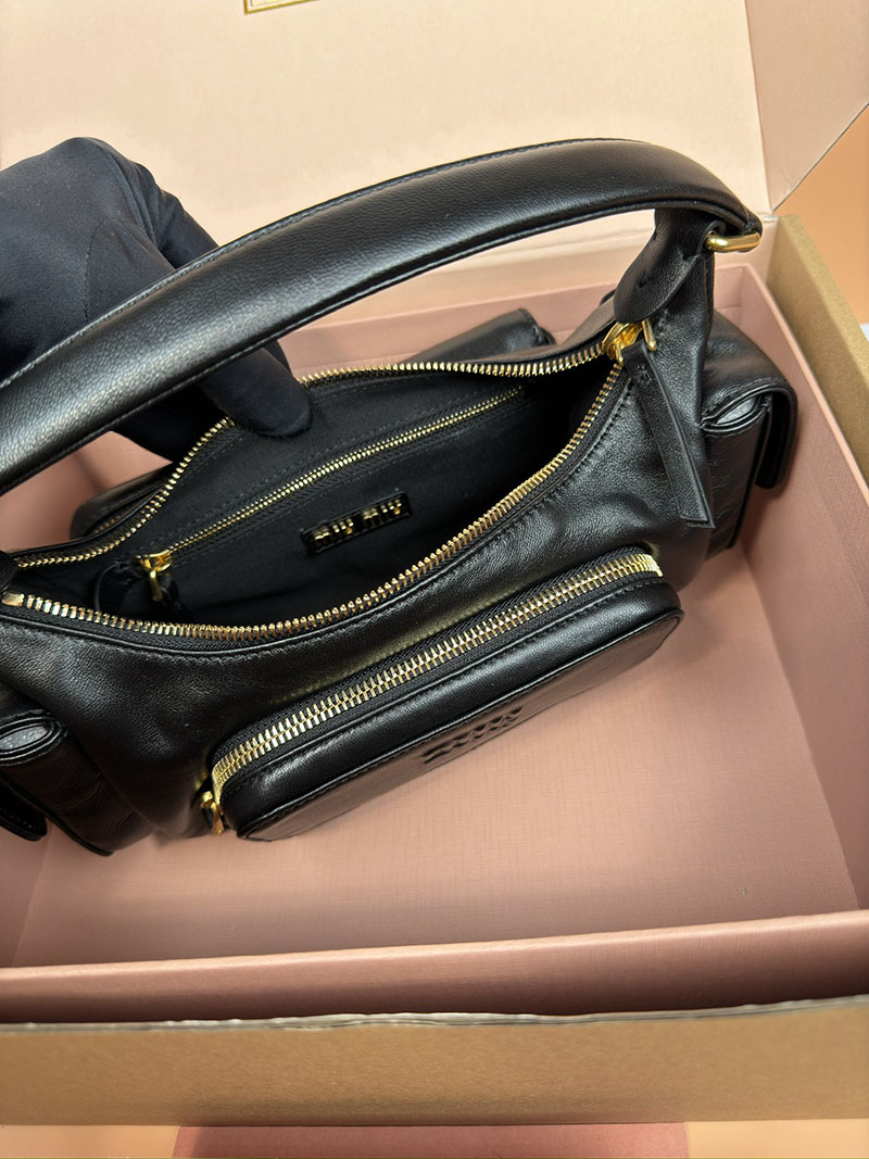 MiuMiu ナッパレザー ポケットバッグ ブラック 5BC146_2F8N_F0002_V_OOO ゴールド金具 ブランドバッグ 人気ランキング - 画像 (2)