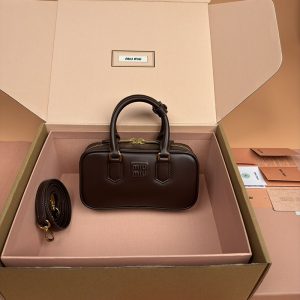 手提げバッグ 小さめ ブランド