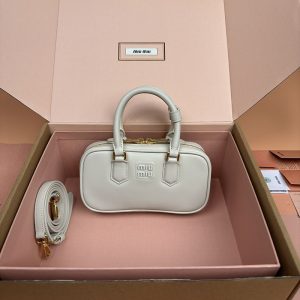 手提げバッグ 小さめ ブランド