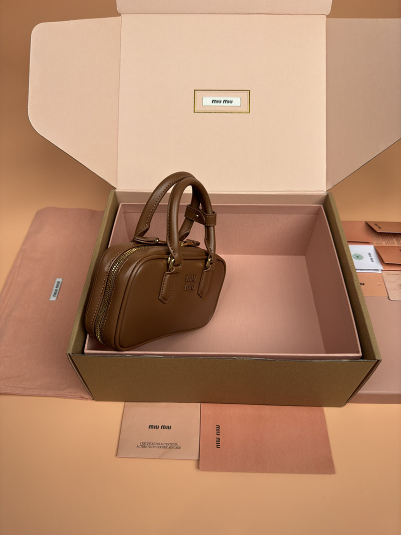 MiuMiu アルカディ レザー ミニバッグ コニャック 5BP088_ACR3_F0046_V_OOO ゴールド金具 手提げバッグ 小さめ ブランド - 画像 (9)