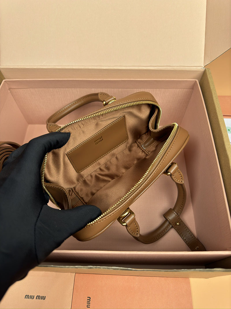 MiuMiu アルカディ レザー ミニバッグ コニャック 5BP088_ACR3_F0046_V_OOO ゴールド金具 手提げバッグ 小さめ ブランド - 画像 (3)