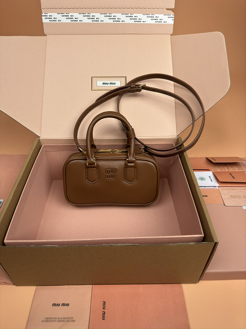 MiuMiu アルカディ レザー ミニバッグ コニャック 5BP088_ACR3_F0046_V_OOO ゴールド金具 手提げバッグ 小さめ ブランド - 画像 (2)