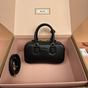 手提げバッグ 小さめ ブランド