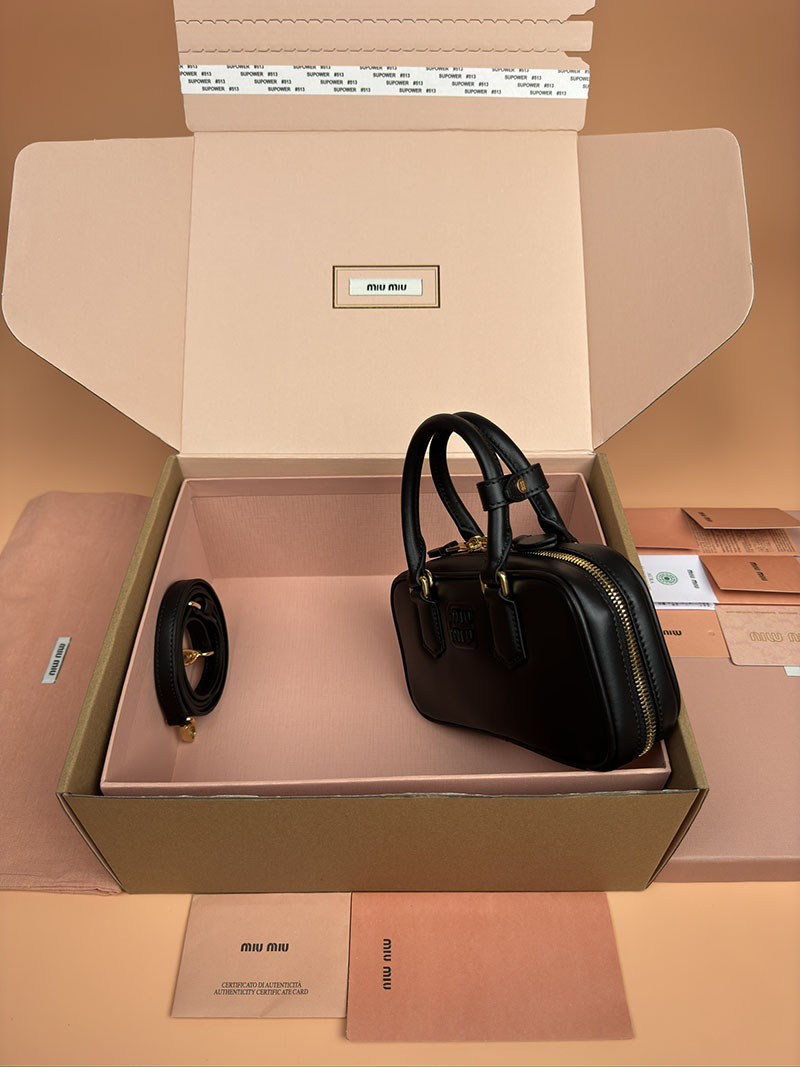 MiuMiu アルカディ レザー ミニバッグ ブラック 5BP088_ACR3_F0002_V_OOO ゴールド金具 手提げバッグ 小さめ ブランド - 画像 (9)