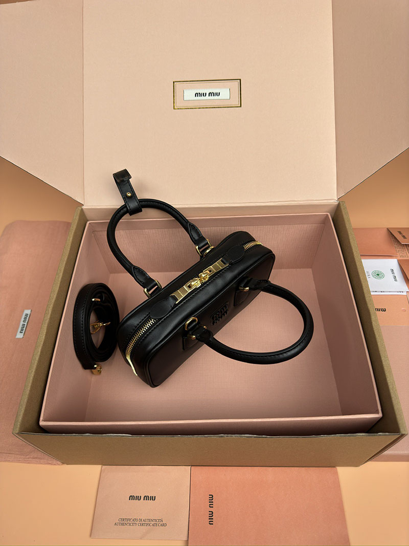 MiuMiu アルカディ レザー ミニバッグ ブラック 5BP088_ACR3_F0002_V_OOO ゴールド金具 手提げバッグ 小さめ ブランド - 画像 (5)