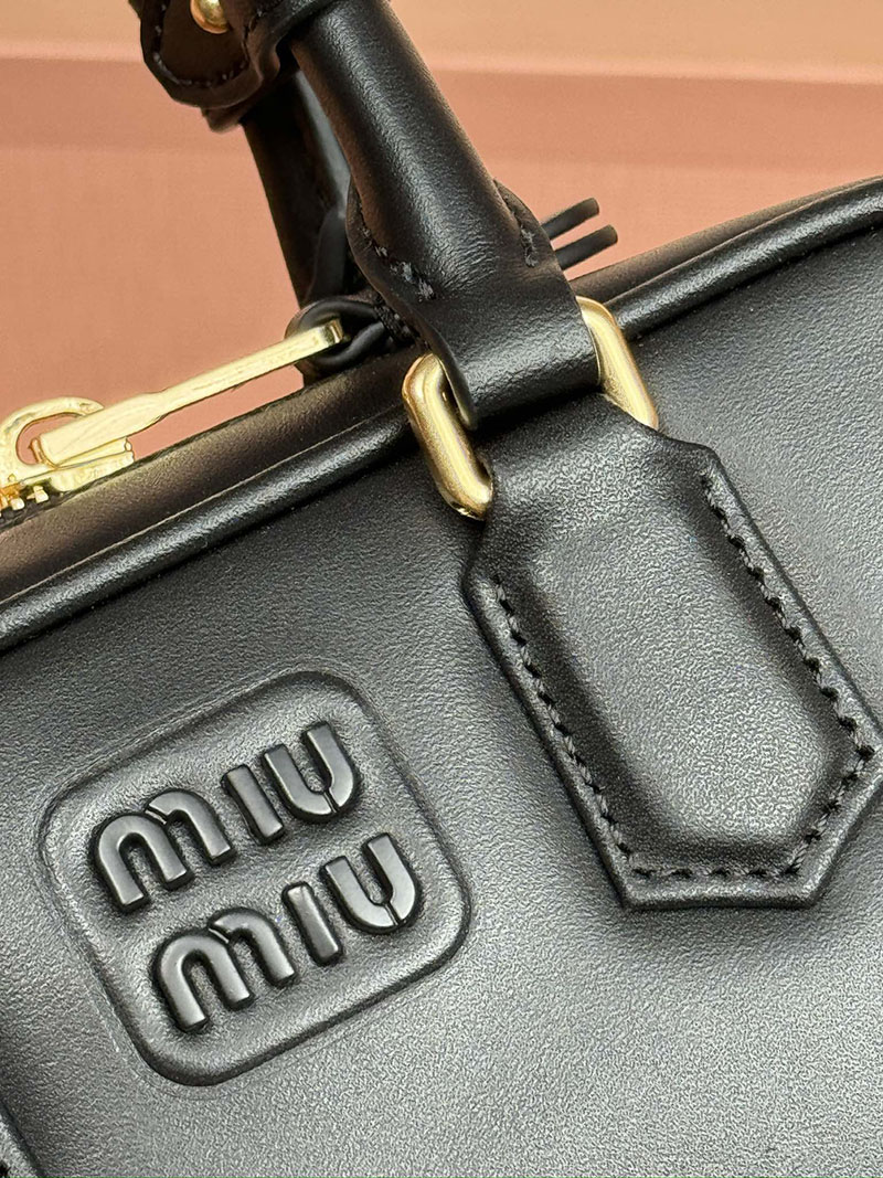 MiuMiu アルカディ レザー ミニバッグ ブラック 5BP088_ACR3_F0002_V_OOO ゴールド金具 手提げバッグ 小さめ ブランド - 画像 (4)