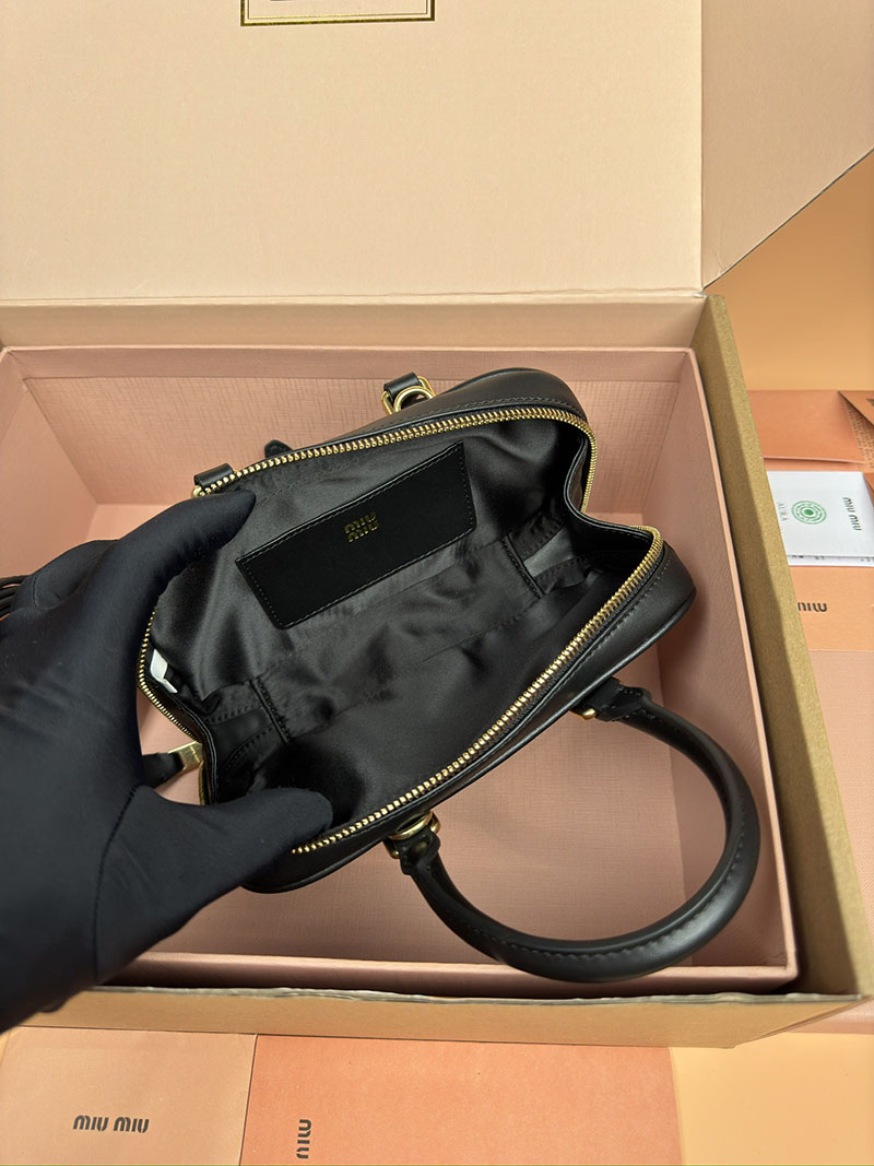 MiuMiu アルカディ レザー ミニバッグ ブラック 5BP088_ACR3_F0002_V_OOO ゴールド金具 手提げバッグ 小さめ ブランド - 画像 (3)