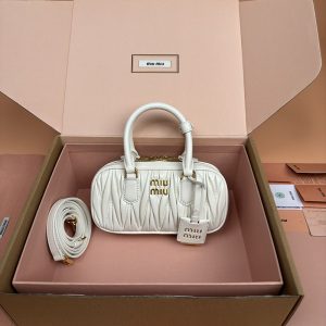 手提げバッグ 小さめ ブランド