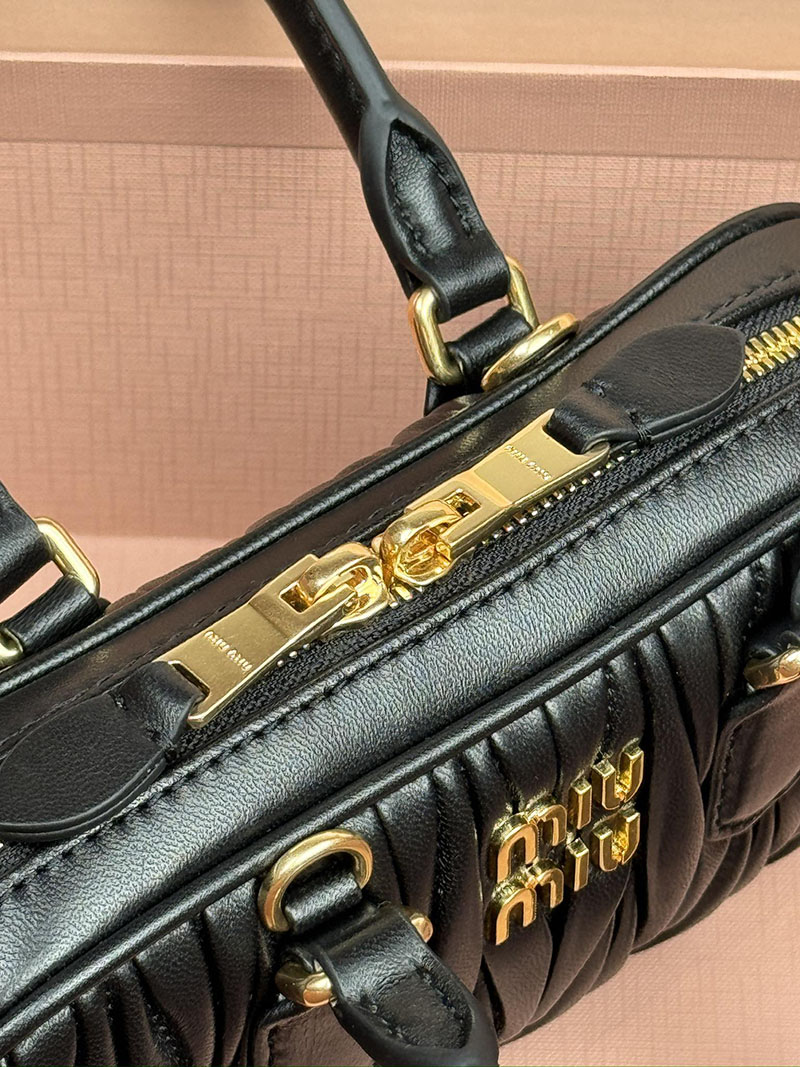 MiuMiu アルカディ マテラッセレザー ミニバッグ ブラック 5BP088_AN88_F0002_V_OOO ゴールド金具 レディース ミニバッグ - 画像 (4)
