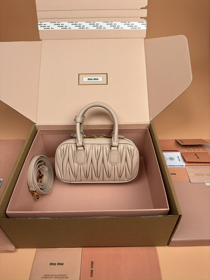 MiuMiu アルカディ マテラッセレザー ミニバッグ ピンクベージュ 5BP088_AN88_F0236_V_OOO ゴールド金具 レディース ミニバッグ - 画像 (9)