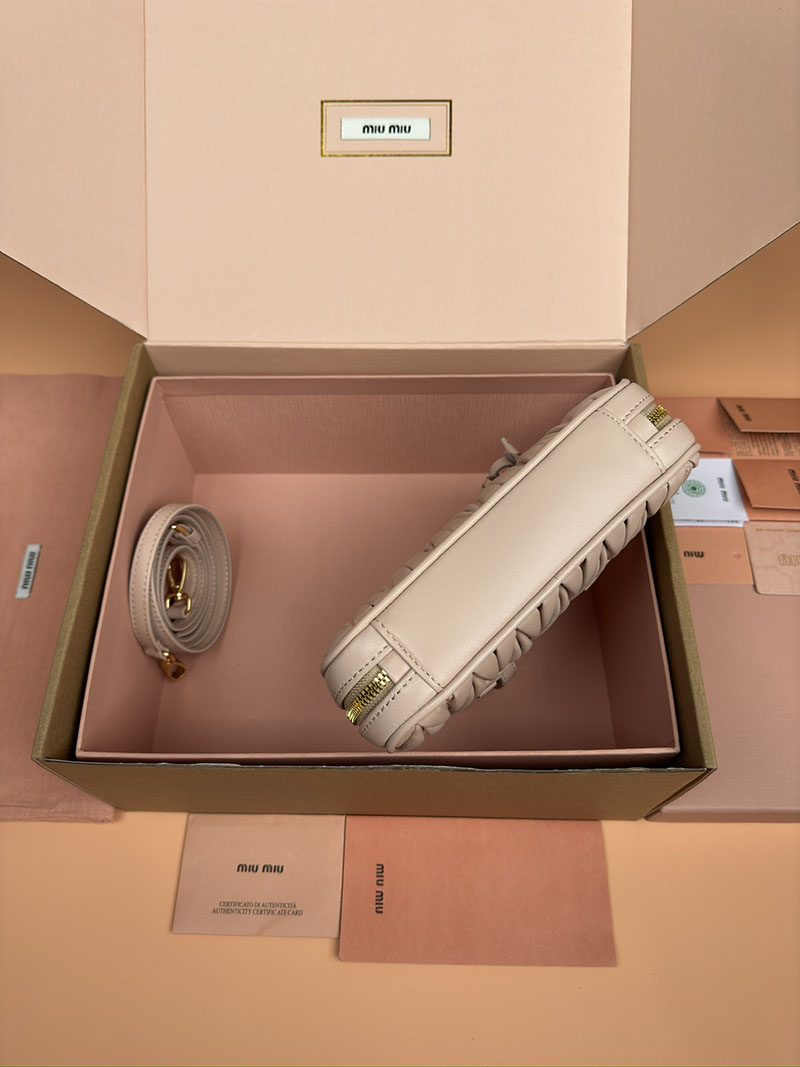 MiuMiu アルカディ マテラッセレザー ミニバッグ ピンクベージュ 5BP088_AN88_F0236_V_OOO ゴールド金具 レディース ミニバッグ - 画像 (6)