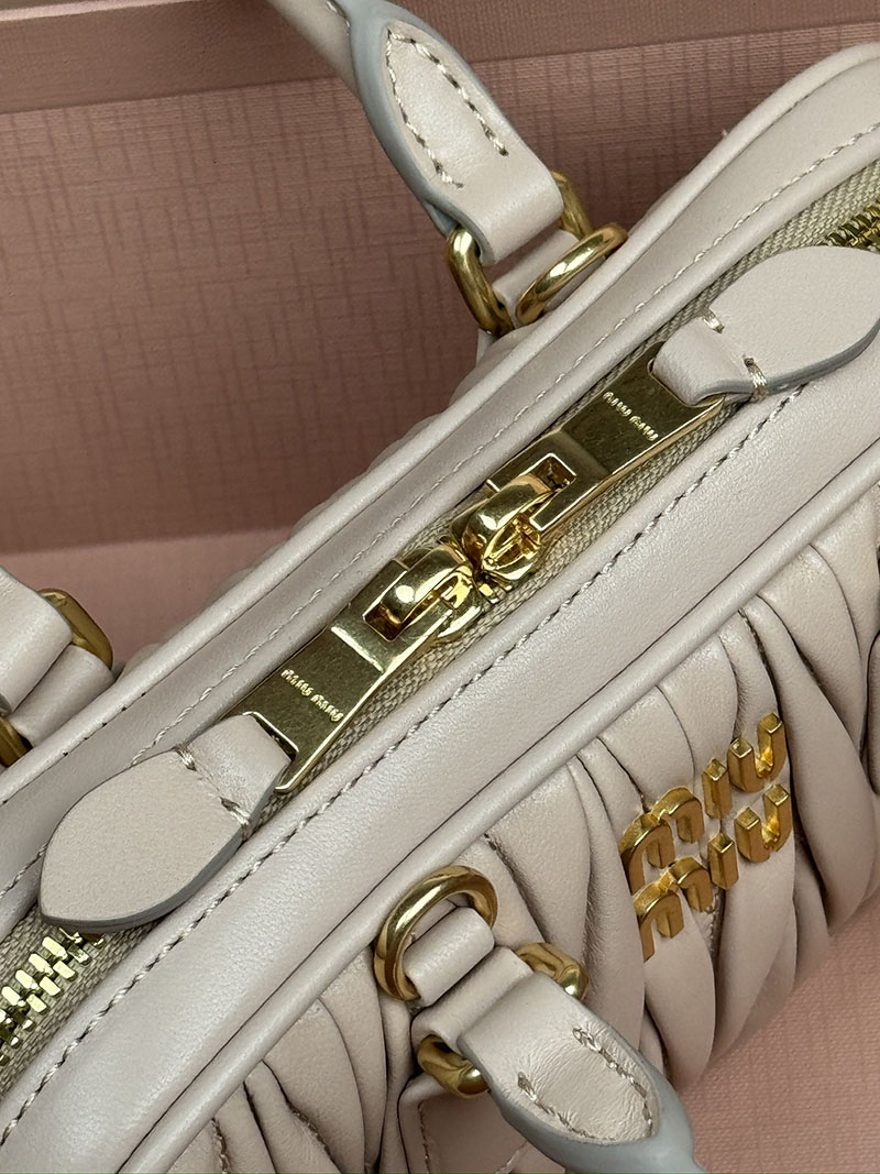 MiuMiu アルカディ マテラッセレザー ミニバッグ ピンクベージュ 5BP088_AN88_F0236_V_OOO ゴールド金具 レディース ミニバッグ - 画像 (4)