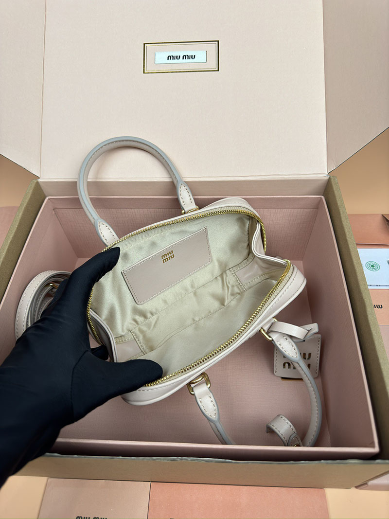 MiuMiu アルカディ マテラッセレザー ミニバッグ ピンクベージュ 5BP088_AN88_F0236_V_OOO ゴールド金具 レディース ミニバッグ - 画像 (3)