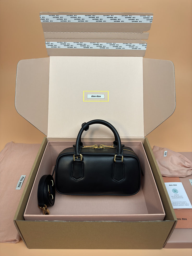MiuMiu アルカディ レザー バッグ ブラック 5BB142_2CR3_F0002_V_OON ゴールド金具 大人可愛いバッグ40代 - 画像 (8)