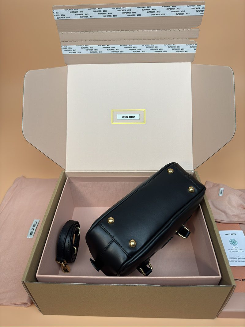 MiuMiu アルカディ レザー バッグ ブラック 5BB142_2CR3_F0002_V_OON ゴールド金具 大人可愛いバッグ40代 - 画像 (6)