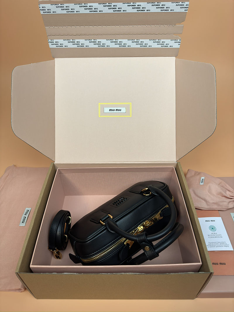 MiuMiu アルカディ レザー バッグ ブラック 5BB142_2CR3_F0002_V_OON ゴールド金具 大人可愛いバッグ40代 - 画像 (5)