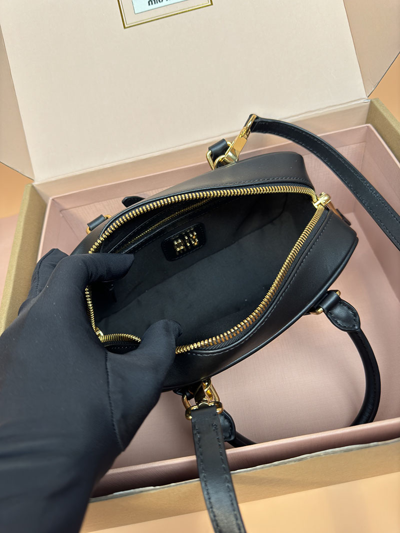 MiuMiu アルカディ レザー バッグ ブラック 5BB142_2CR3_F0002_V_OON ゴールド金具 大人可愛いバッグ40代 - 画像 (3)