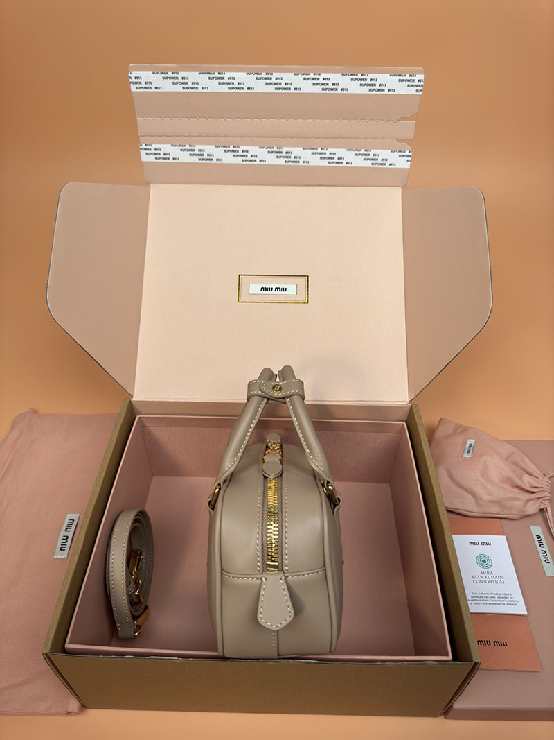 MiuMiu アルカディ レザー バッグ グレー 5BB142_2CR3_F0572_V_OON ゴールド金具 大人可愛いバッグ40代 - 画像 (8)