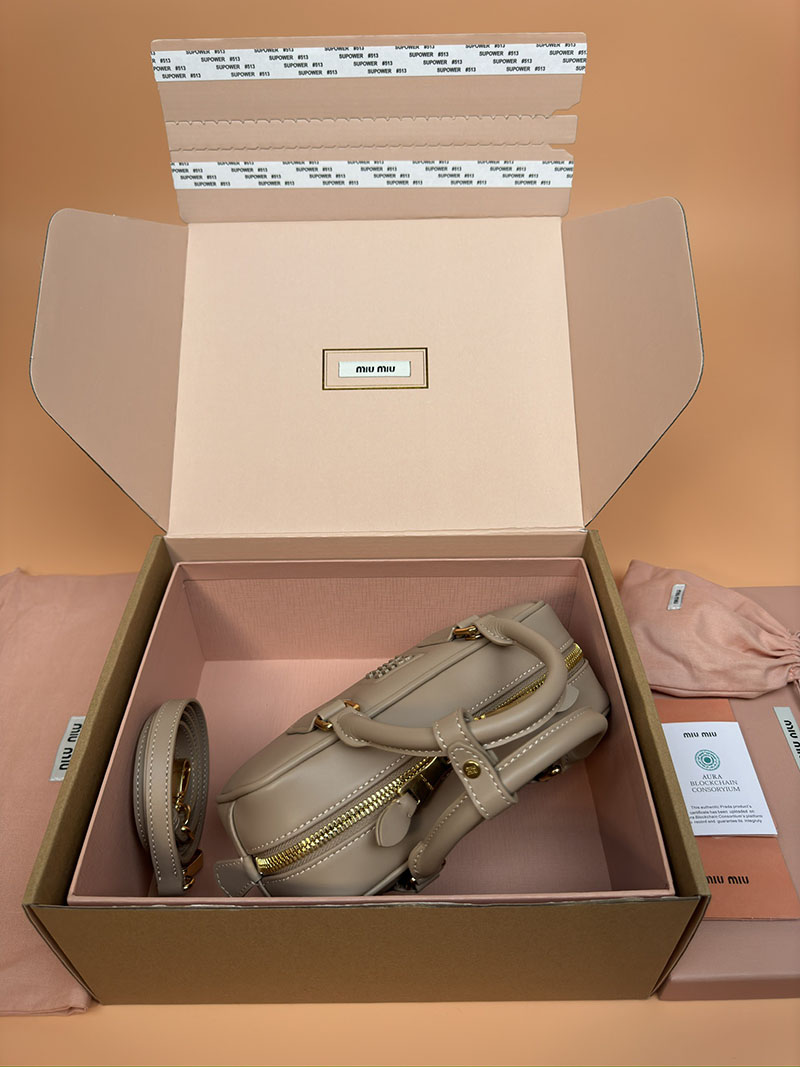 MiuMiu アルカディ レザー バッグ グレー 5BB142_2CR3_F0572_V_OON ゴールド金具 大人可愛いバッグ40代 - 画像 (6)