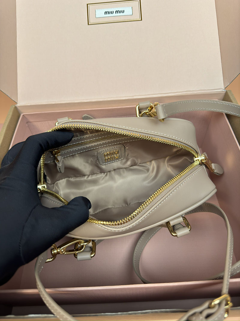 MiuMiu アルカディ レザー バッグ グレー 5BB142_2CR3_F0572_V_OON ゴールド金具 大人可愛いバッグ40代 - 画像 (3)