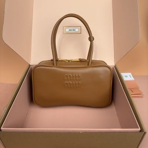 ブランドバッグ アウトレット 公式