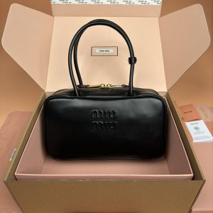 ブランドバッグ アウトレット 公式
