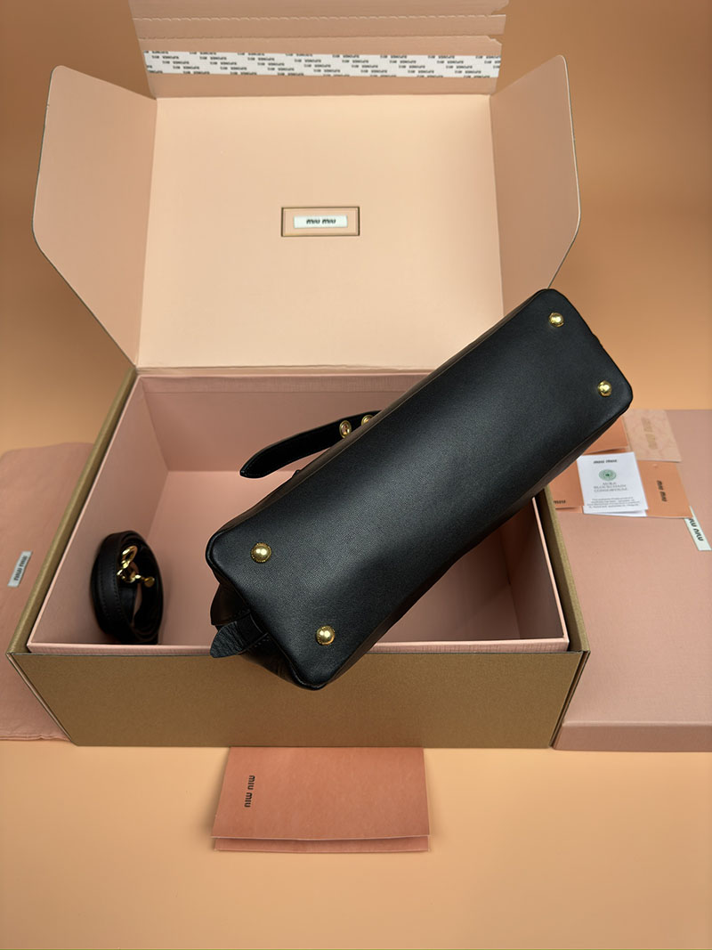MiuMiu アバンチュール ナッパレザー トップハンドルバッグ ブラック 5BB168_2BBL_F0002_V_OOO ゴールド金具 ブランドバッグ アウトレット 激安 - 画像 (7)