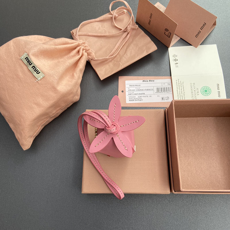 最高級MiuMiuスーパーコピー レザー トリック 5TL498_2CQS_F0J22 ピンク/レッド ゴールド金具 バッグチャーム 大人可愛い ブランド - 画像 (9)