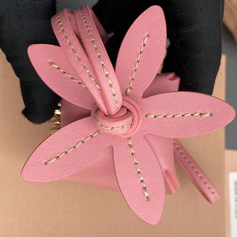 最高級MiuMiuスーパーコピー レザー トリック 5TL498_2CQS_F0J22 ピンク/レッド ゴールド金具 バッグチャーム 大人可愛い ブランド - 画像 (6)