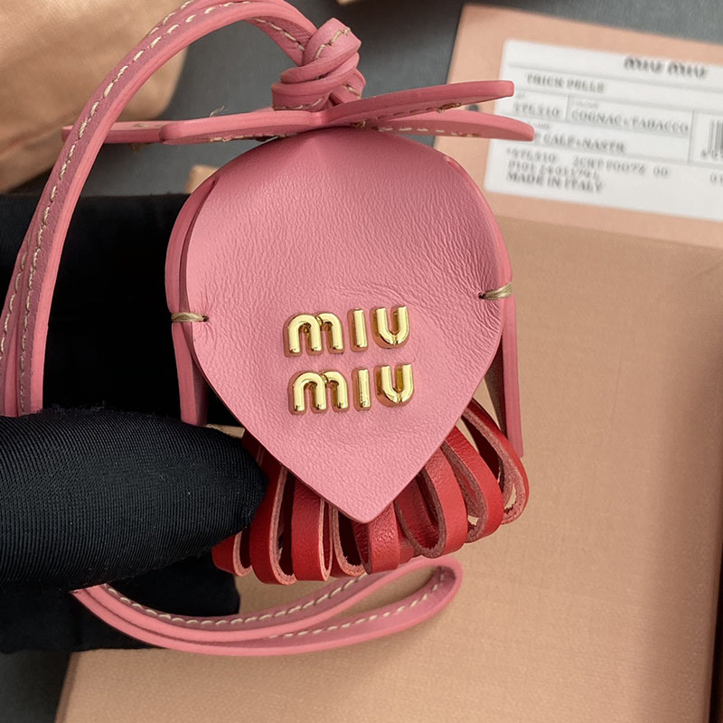 最高級MiuMiuスーパーコピー レザー トリック 5TL498_2CQS_F0J22 ピンク/レッド ゴールド金具 バッグチャーム 大人可愛い ブランド - 画像 (5)