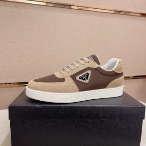 プラダ スニーカー メンズ アウト