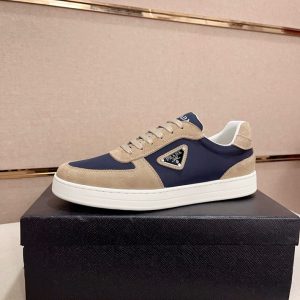 プラダ スニーカー メンズ アウト
