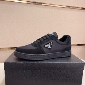 プラダ スニーカー メンズ アウト