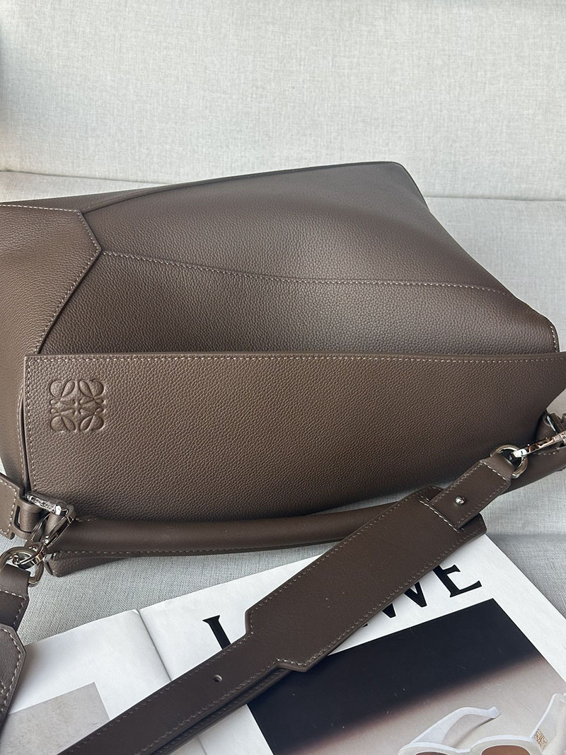 ロエベ バッグ 新作 2025 LOEWE パズルバッグ-ラージ B510P00X05-6416 ダークシガー シルバー金具 - 画像 (4)